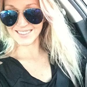 Meet your Posher, Holly